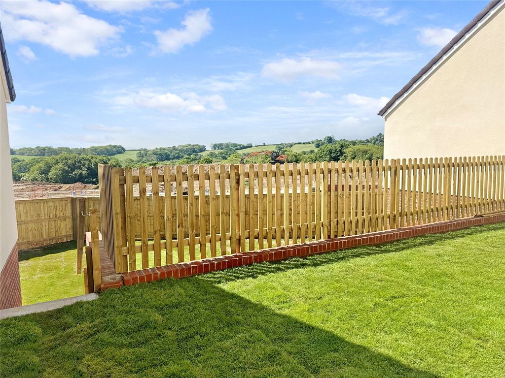 Property photo 2 of 9 Picture No. 17