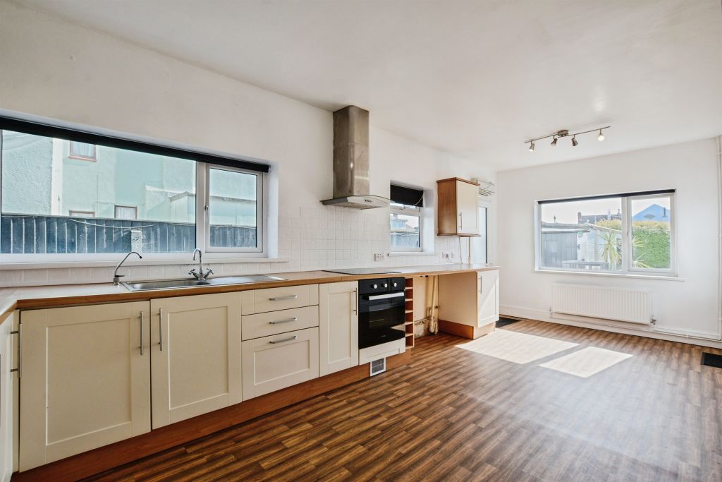 Property photo 2 of 26