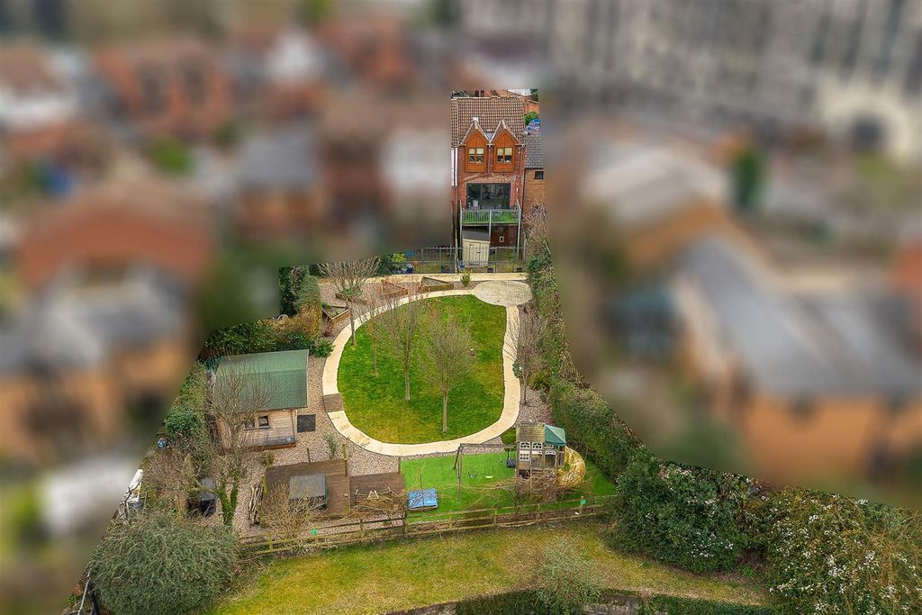 Property photo 2 of 25