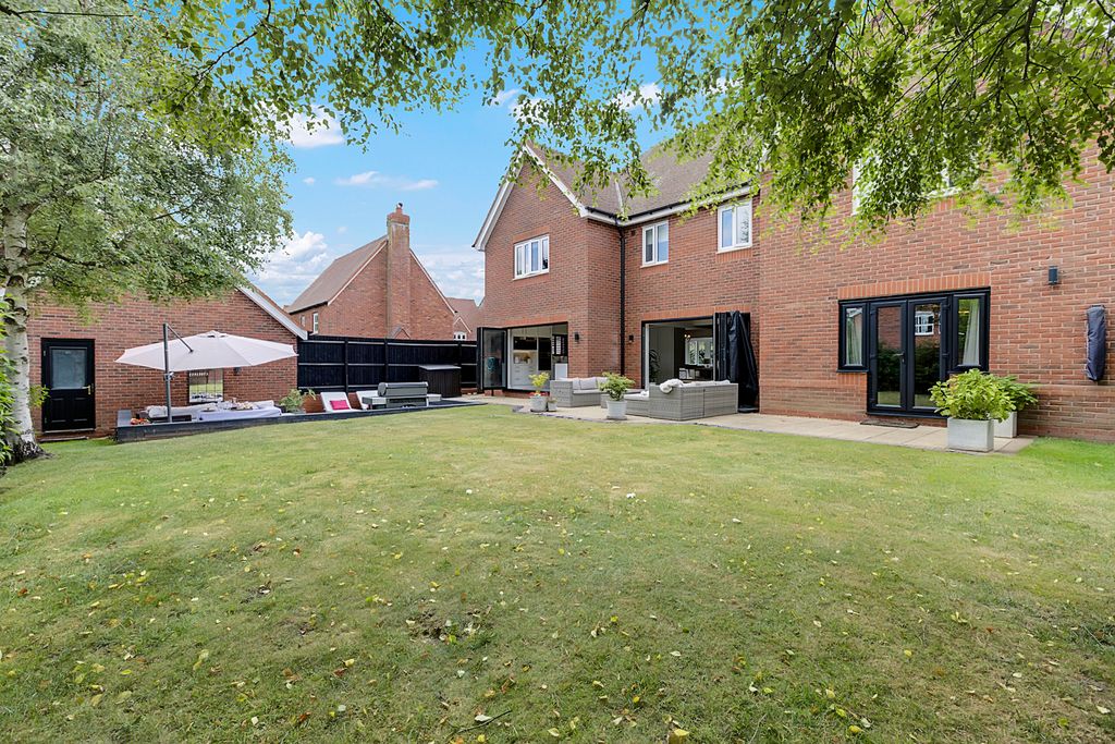 Property photo 3 of 27 Back Garden With Sunken Area For Privac