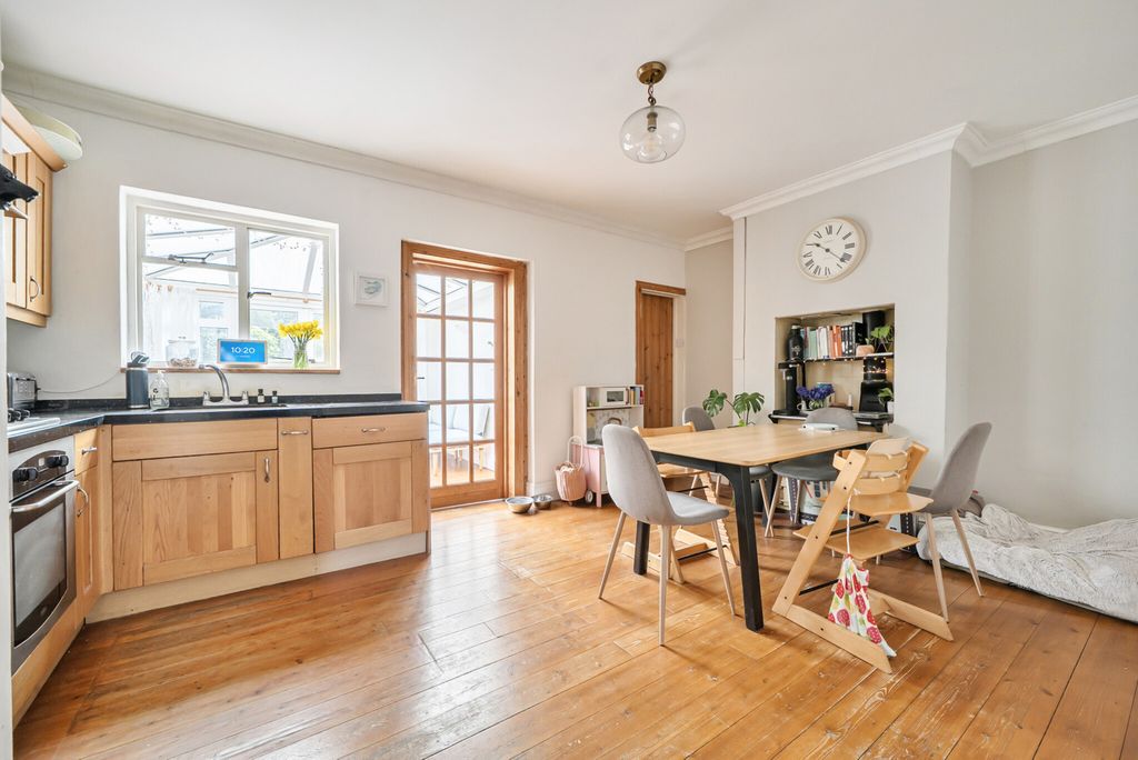 Property photo 2 of 23 1432273-21-69c3Bc...