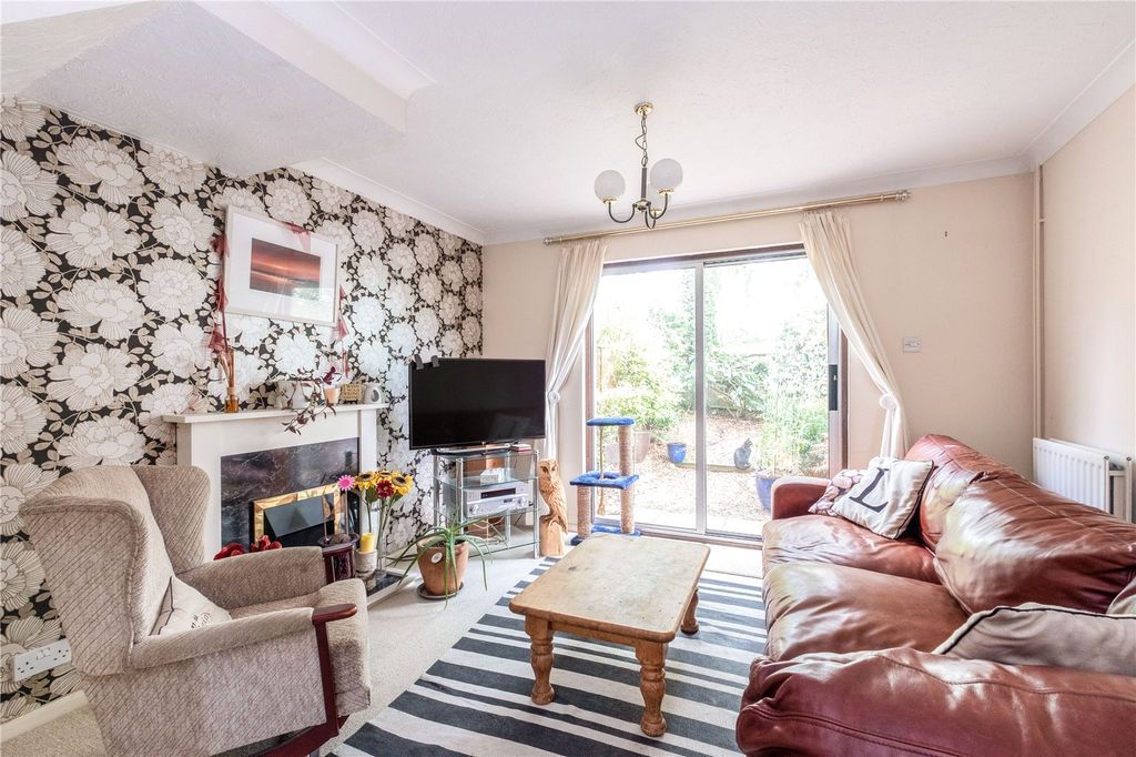 Property photo 2 of 8 Lounge