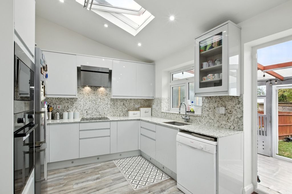 Property photo 3 of 20 4474904