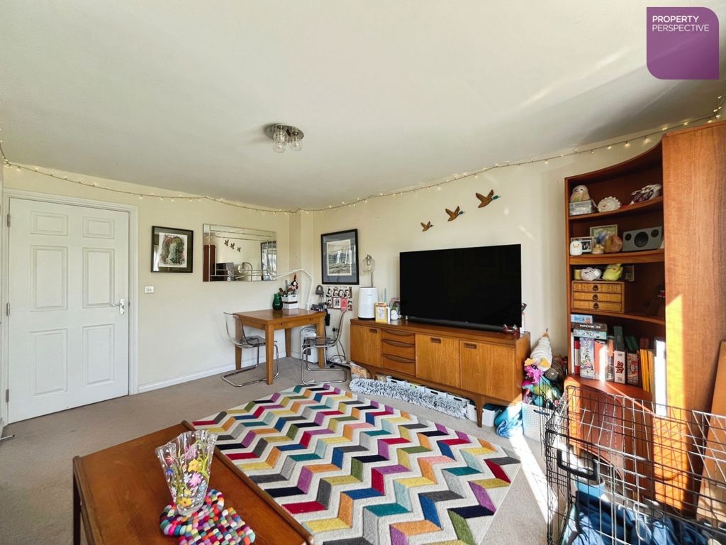 Property photo 3 of 17 Living Room