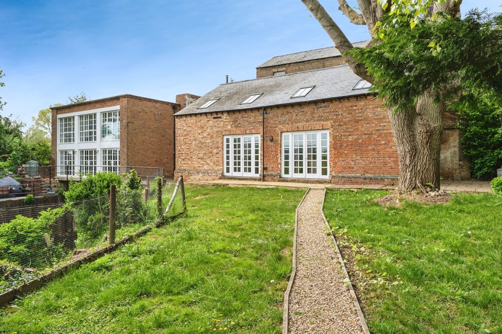 Property photo 1 of 33