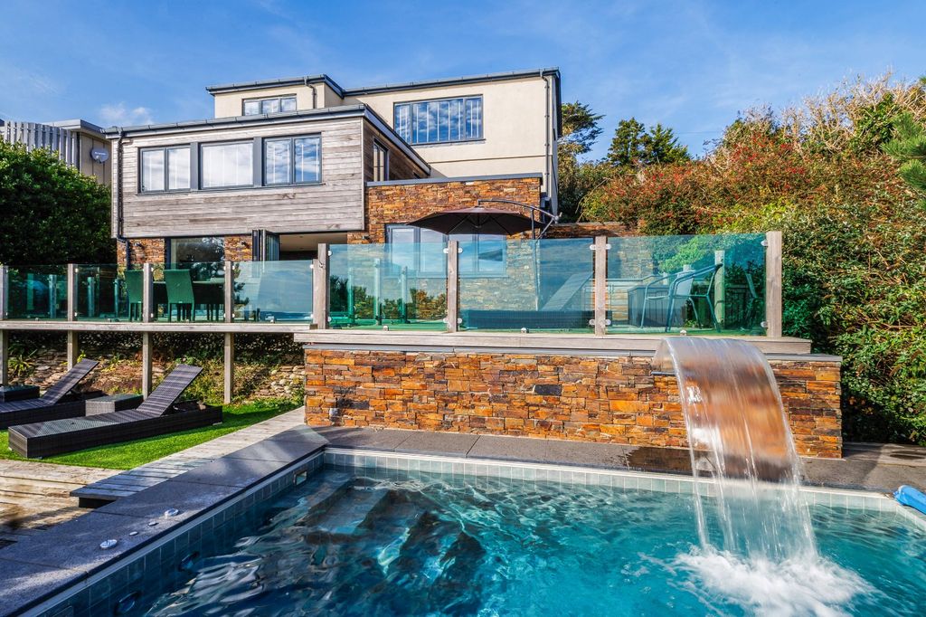 Property photo 1 of 18 The Gulls