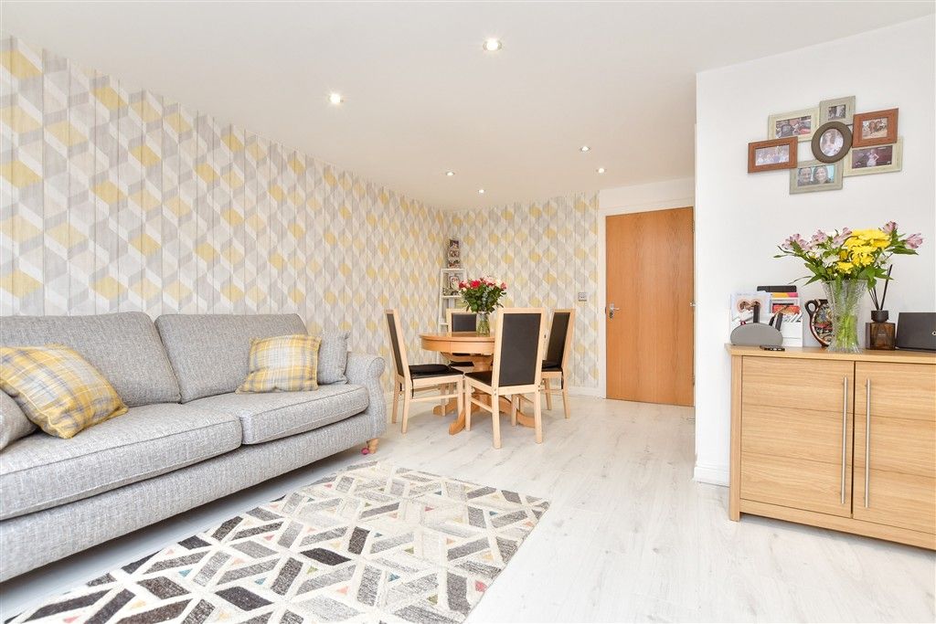 Property photo 3 of 21 Lounge/Diner