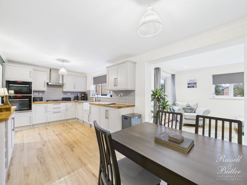 Property photo 2 of 17 Cam01995G0-Pr0407-Still021