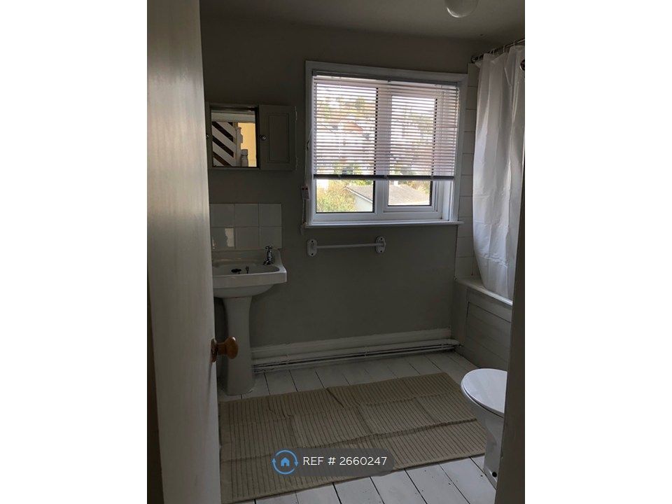 Property photo 3 of 9 Bathroom