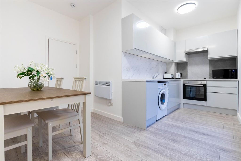 Property photo 2 of 6 Communal Area.Jpg