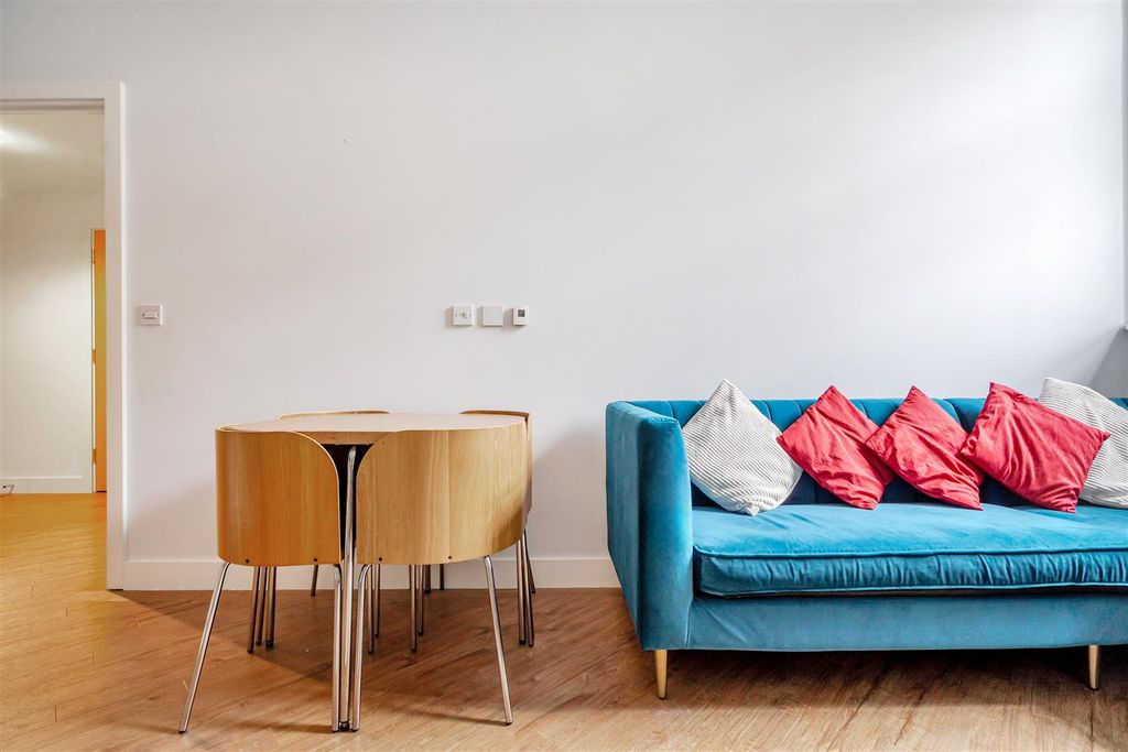 Property photo 3 of 11 Lounge.Jpg