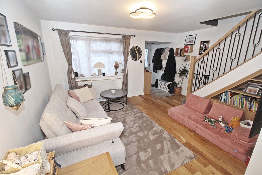 Property photo 3 of 11 4445532