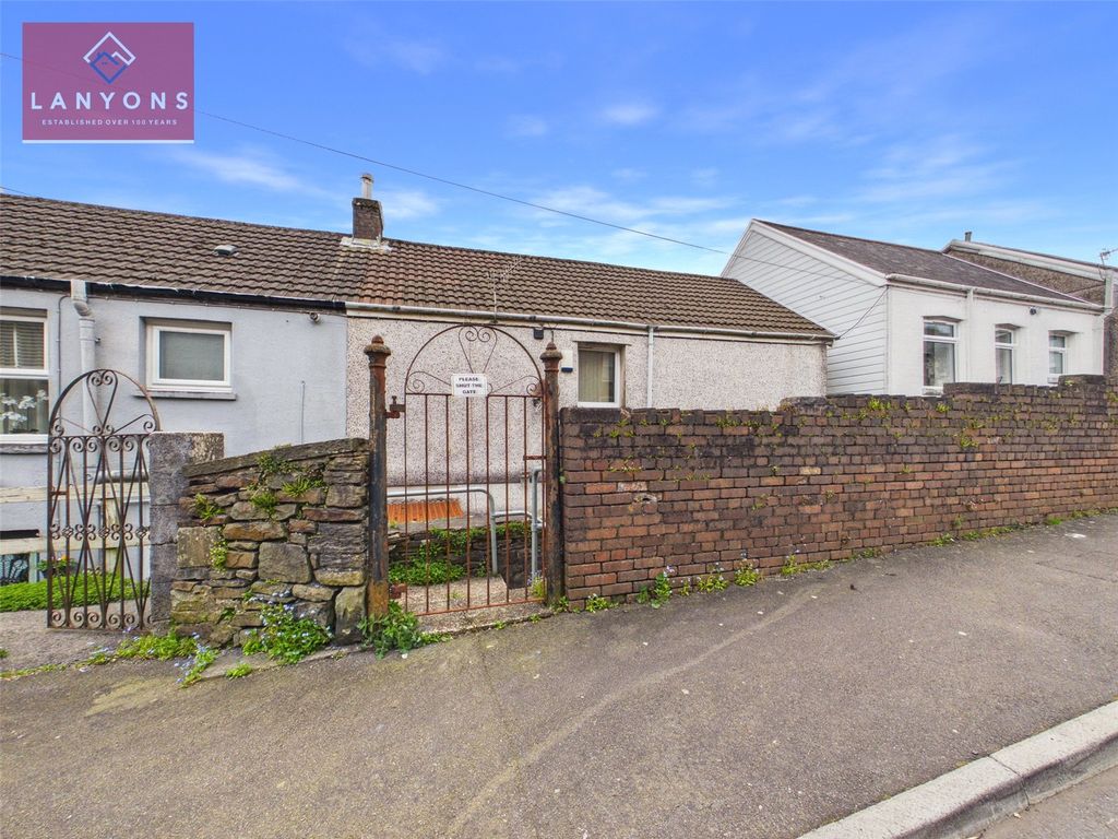 Property photo 2 of 12 Picture No. 30