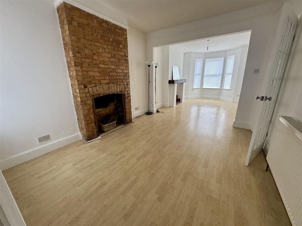 Property photo 3 of 10 Lounge / Dining Room