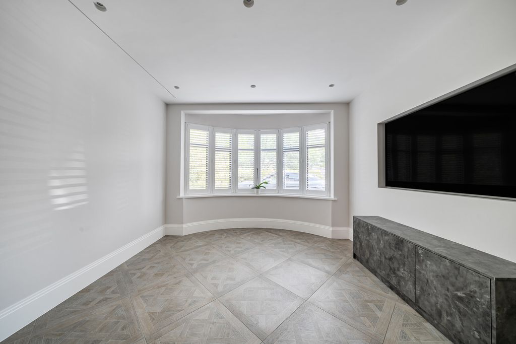 Property photo 3 of 28 1304645-2-6849c2d...