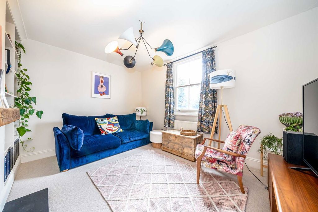 Property photo 2 of 11