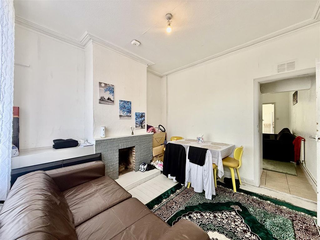 Property photo 3 of 10 3