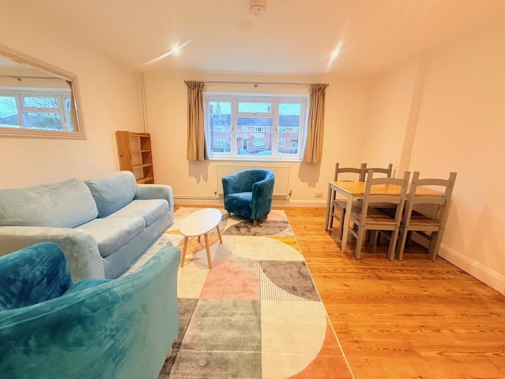 Property photo 2 of 4 Living