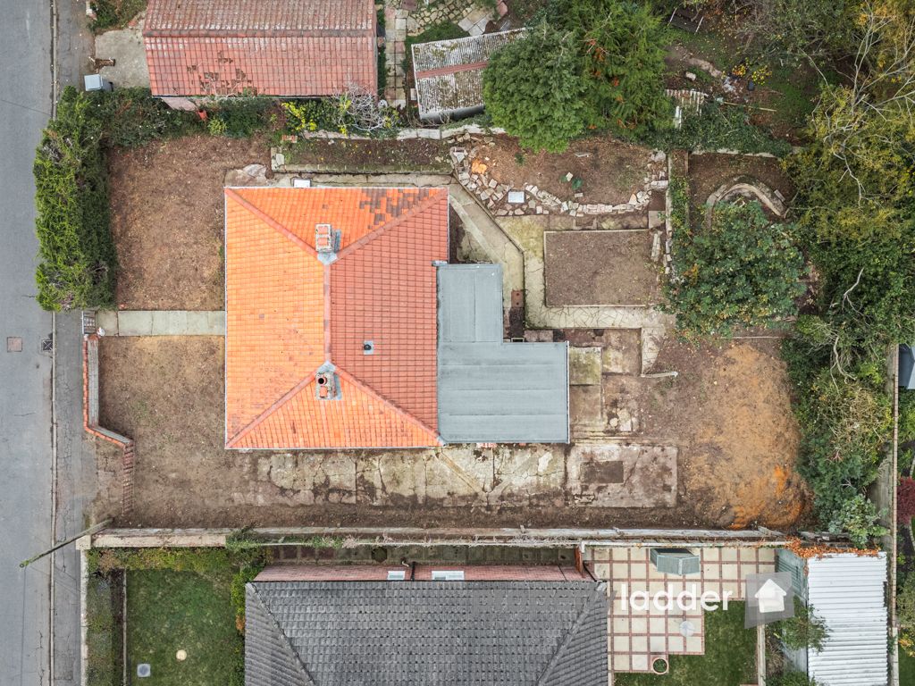 Property photo 2 of 22 1 Marshall Close-5