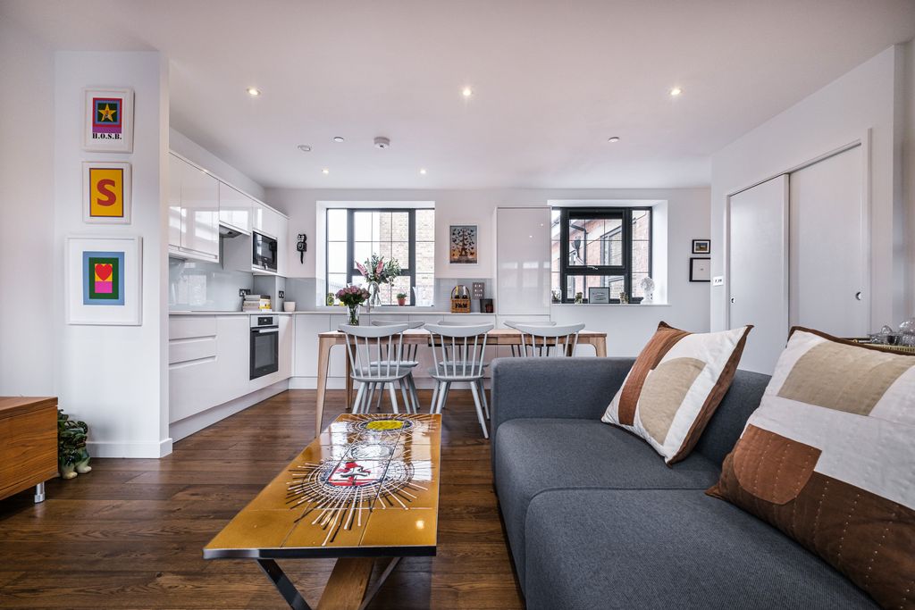 Property photo 3 of 29 28-Chevron-Apartments-16.Jpg