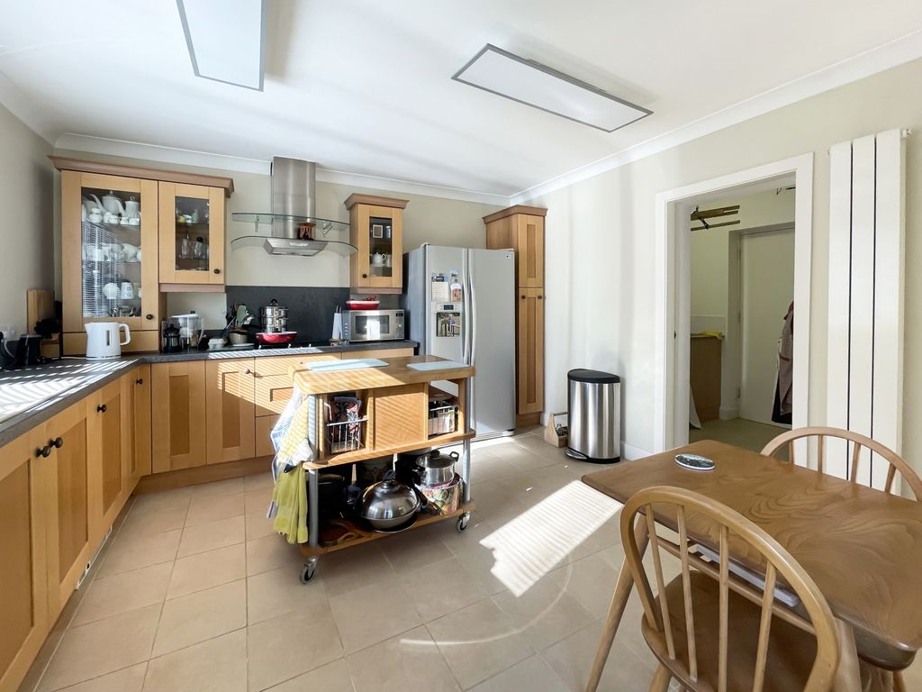 Property photo 2 of 28 Kitchen