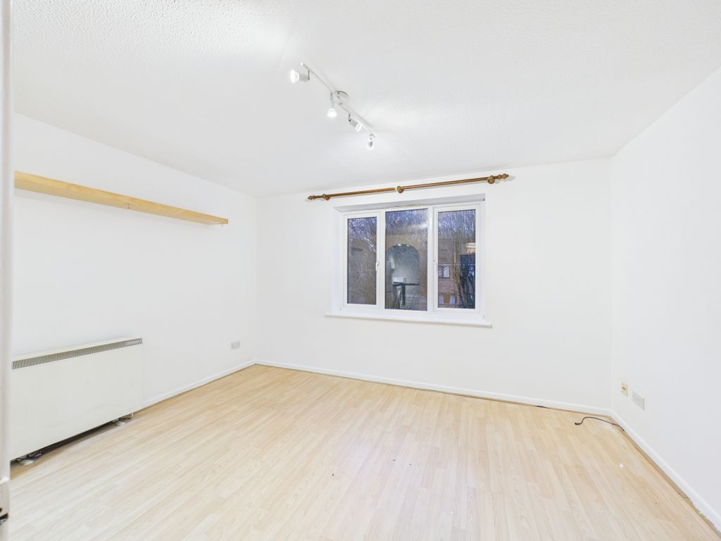 Property photo 2 of 7 Living Room (1)