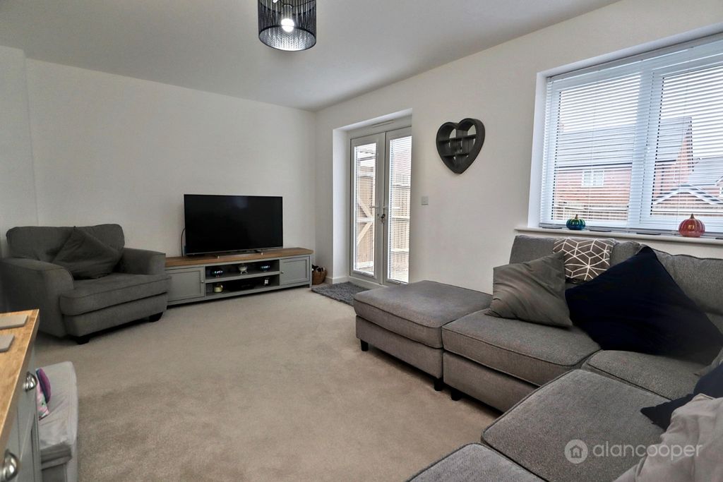 Property photo 3 of 27 4890073