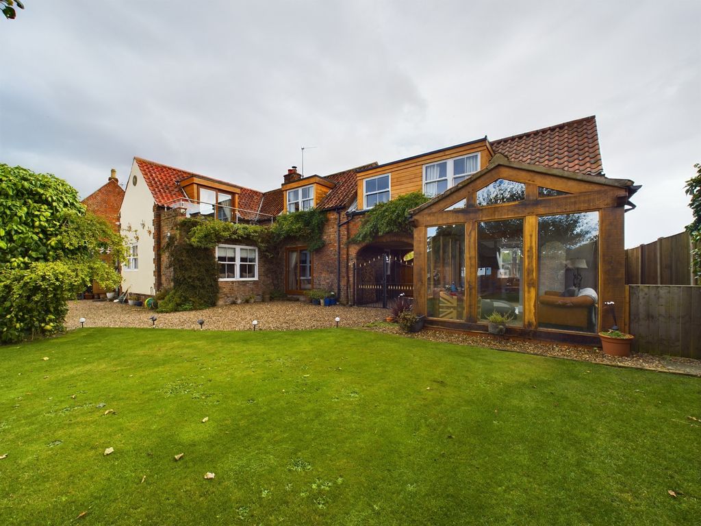 Property photo 2 of 67