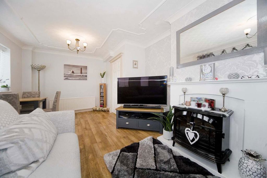 Property photo 3 of 11