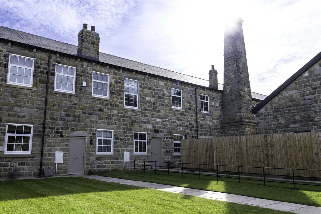 Property photo 1 of 14 Frontal