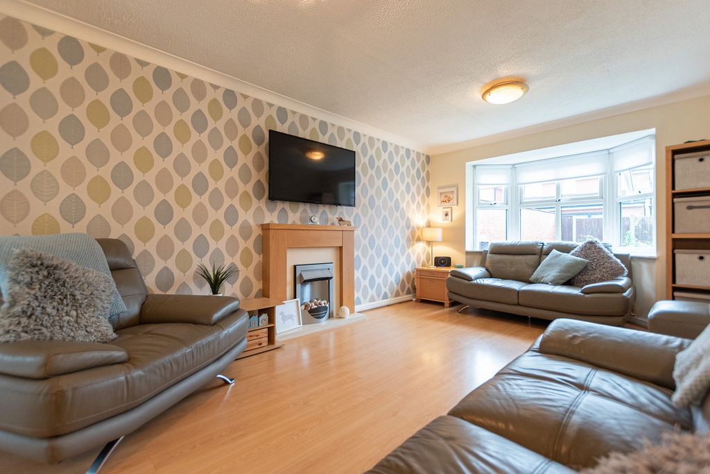 Property photo 2 of 33