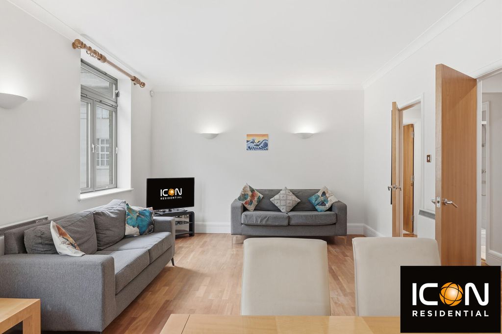 Property photo 2 of 35 Living Room