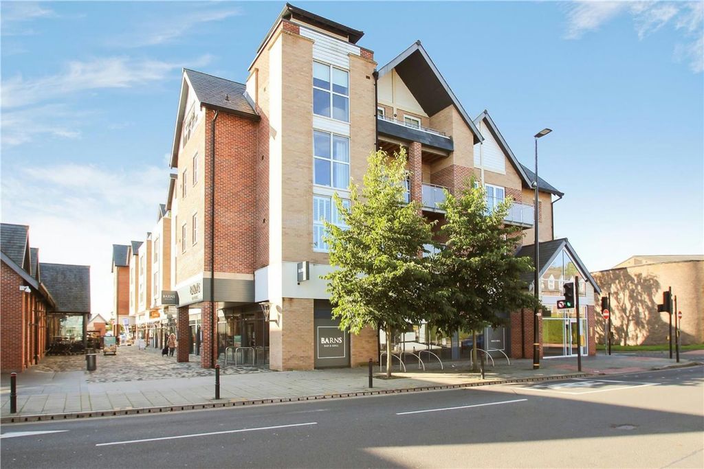 3 bed flat for sale Hale Barns