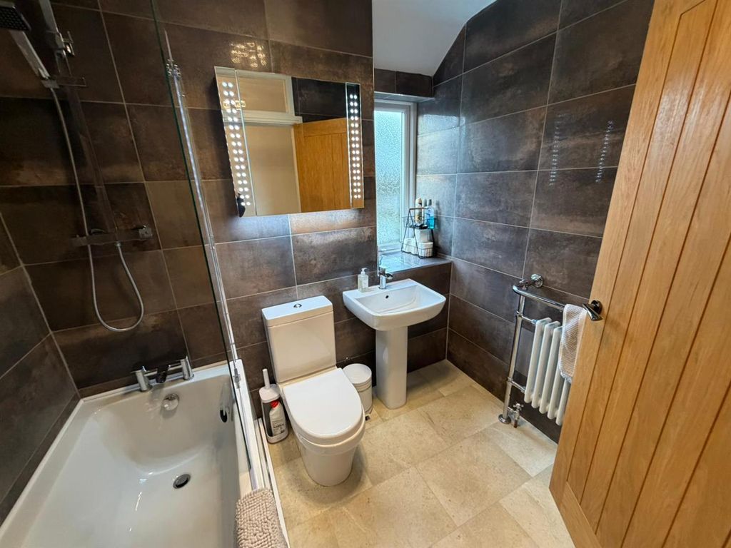 Property photo 3 of 19 Bathroom 1.Jpeg