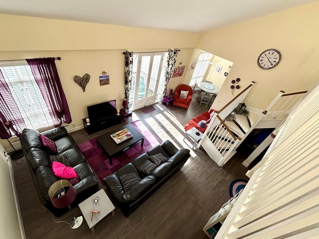 Property photo 2 of 16 Reception Room