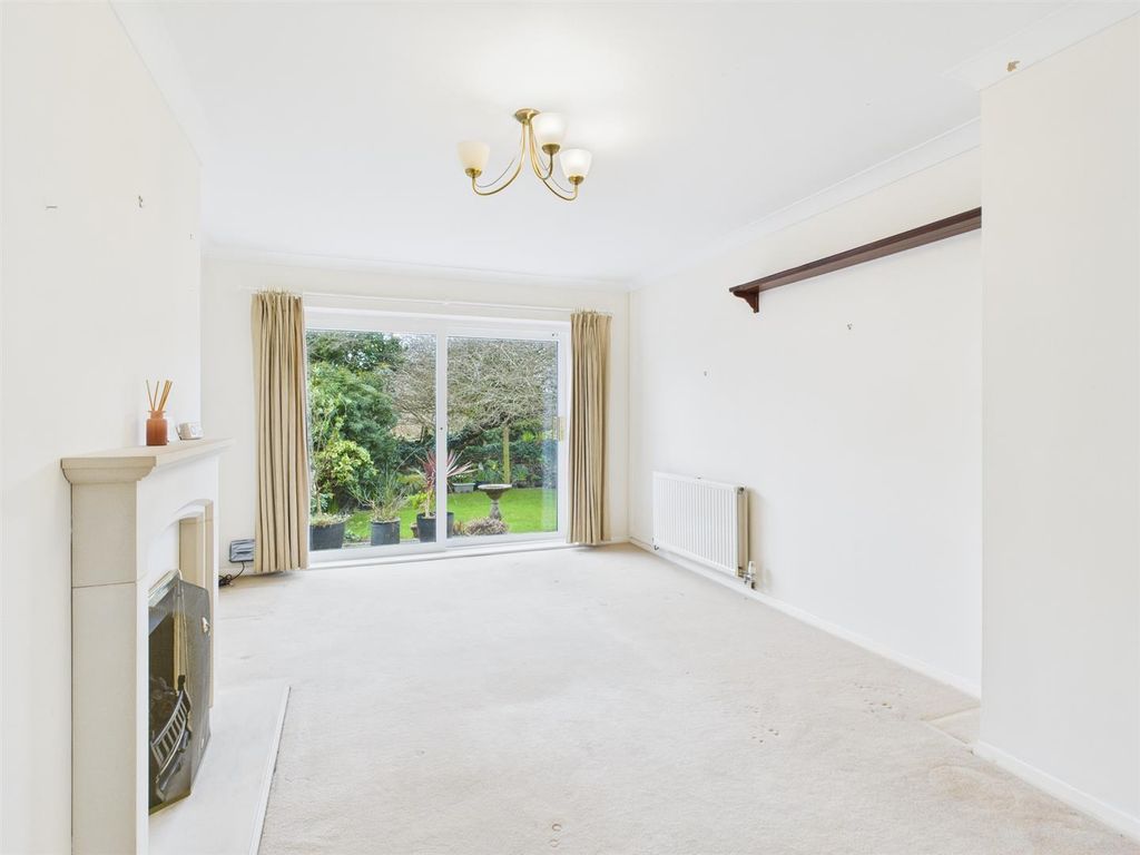 Property photo 3 of 13 Cam05474G0-Pr0052-Still005.Jpg