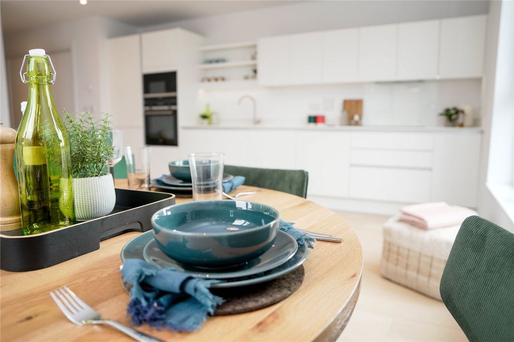 Property photo 2 of 14 Show Home