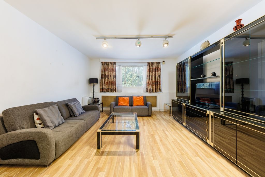 Property photo 1 of 10 Brompton Lodge 05 Of 11