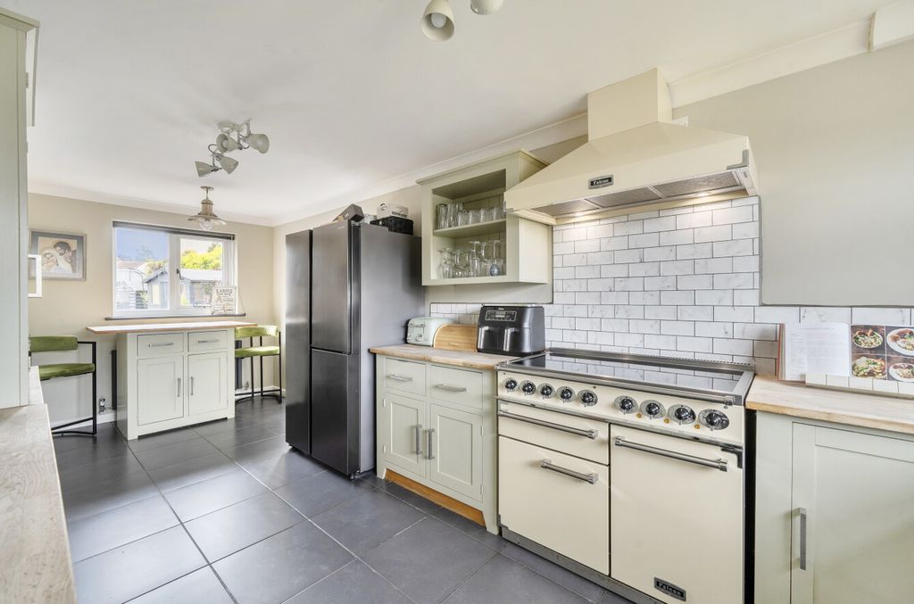 Property photo 2 of 28 1440234-14-69d936...