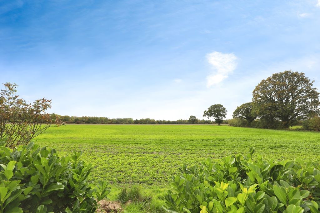 Property photo 3 of 17 Photo