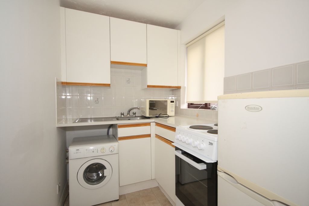 Property photo 3 of 5 Kitchen