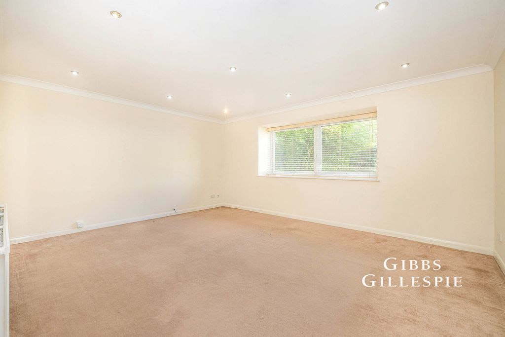 Property photo 3 of 15 Photo