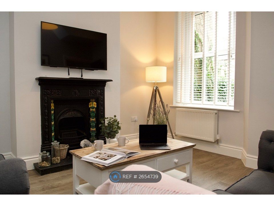 Property photo 2 of 8 Lounge