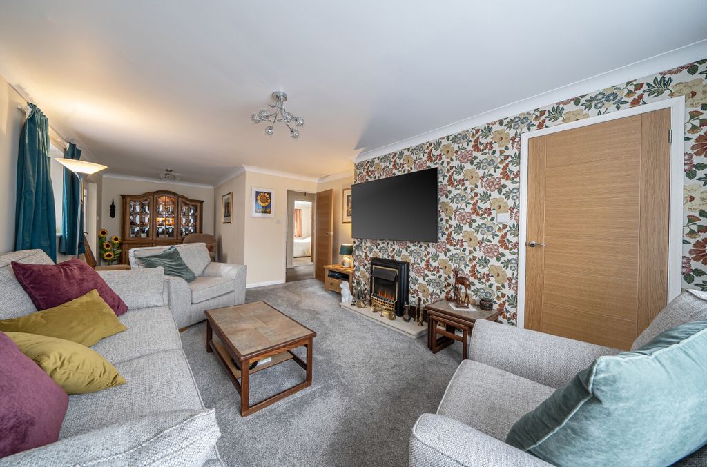 Property photo 3 of 27 1416236-12-699466...