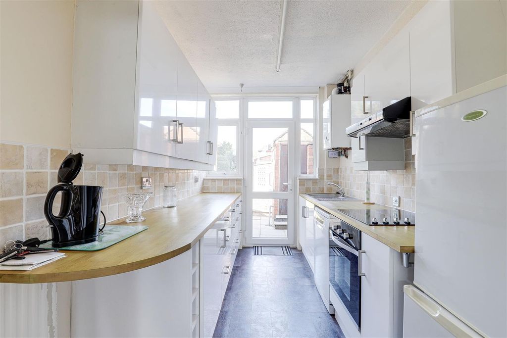 Property photo 3 of 19 11710.Jpg