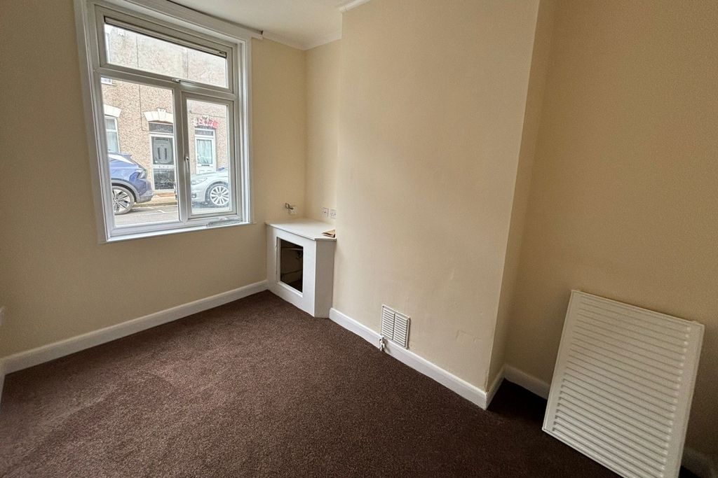 Property photo 2 of 7 Front Room