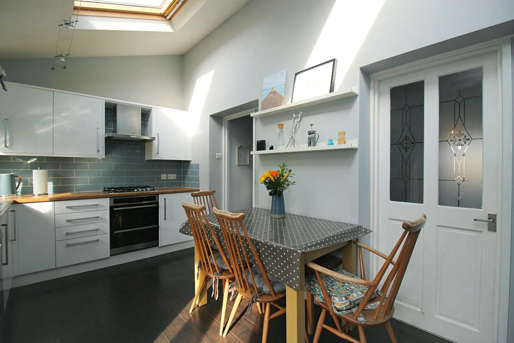 Property photo 3 of 20 Dining Kitchen