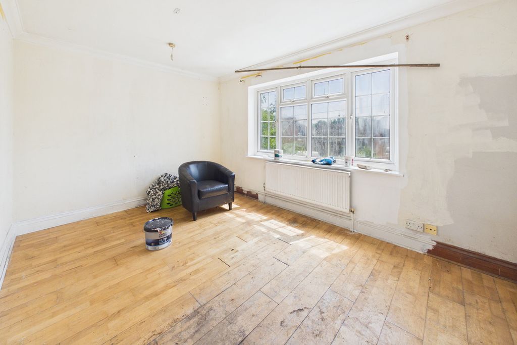 Property photo 2 of 20