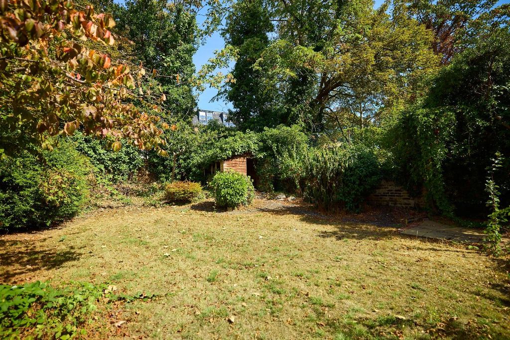 Property photo 3 of 11 Garden