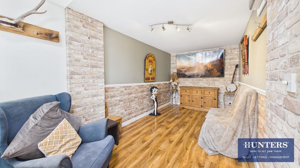 Property photo 3 of 22 Living Room/Bedroom 4